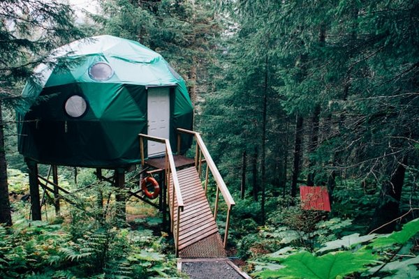 Séjours uniques: les hébergements insolites en Auvergne
